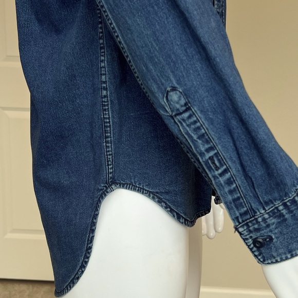 Dark-Wash Over-Dyed Uneven Hem Denim Shirt - Picture 4 of 6